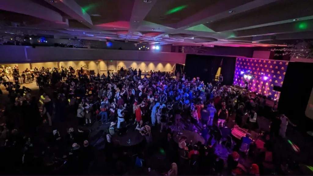 Surviving DragonCon: 2023 – Fuck Them Boats